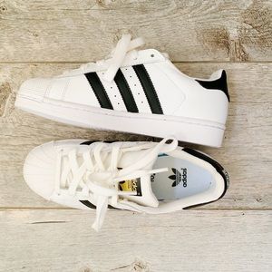 ADIDAS Superstar Size 4